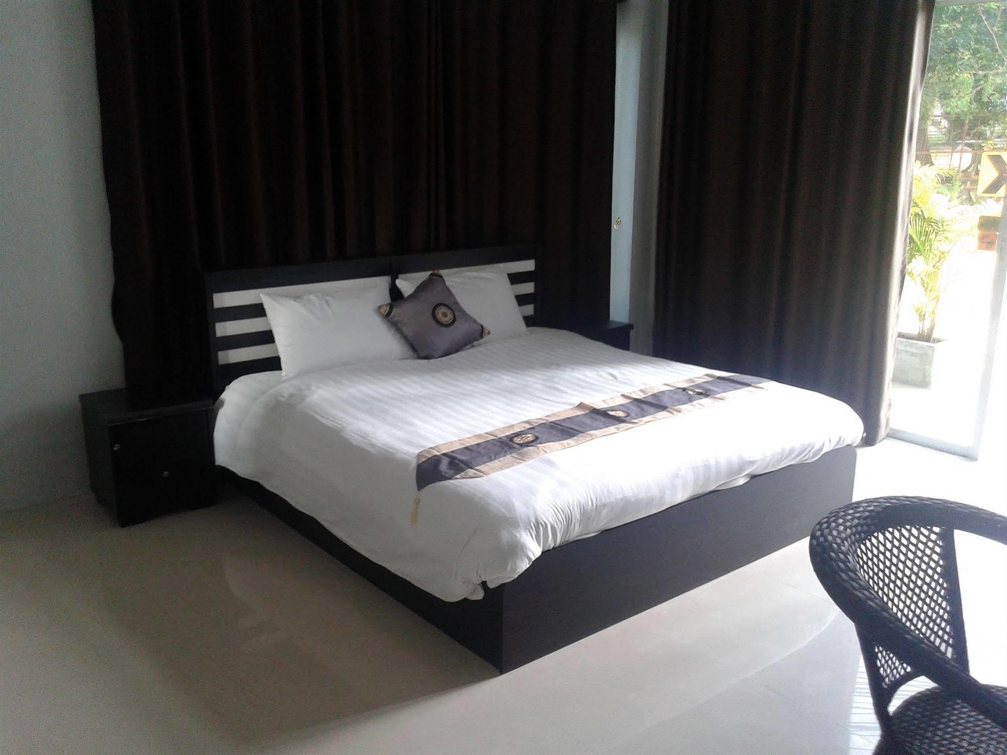But Different Phuket Boutique Hotel Nai Harn ภายนอก รูปภาพ