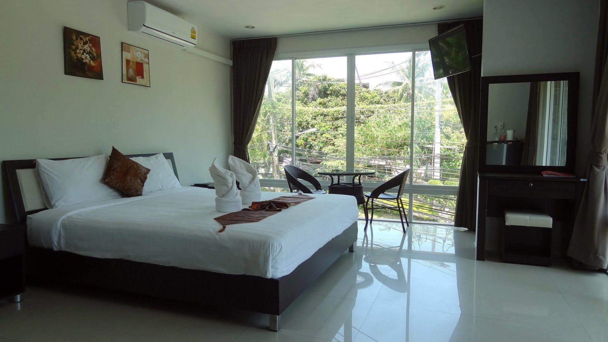 But Different Phuket Boutique Hotel Nai Harn ภายนอก รูปภาพ