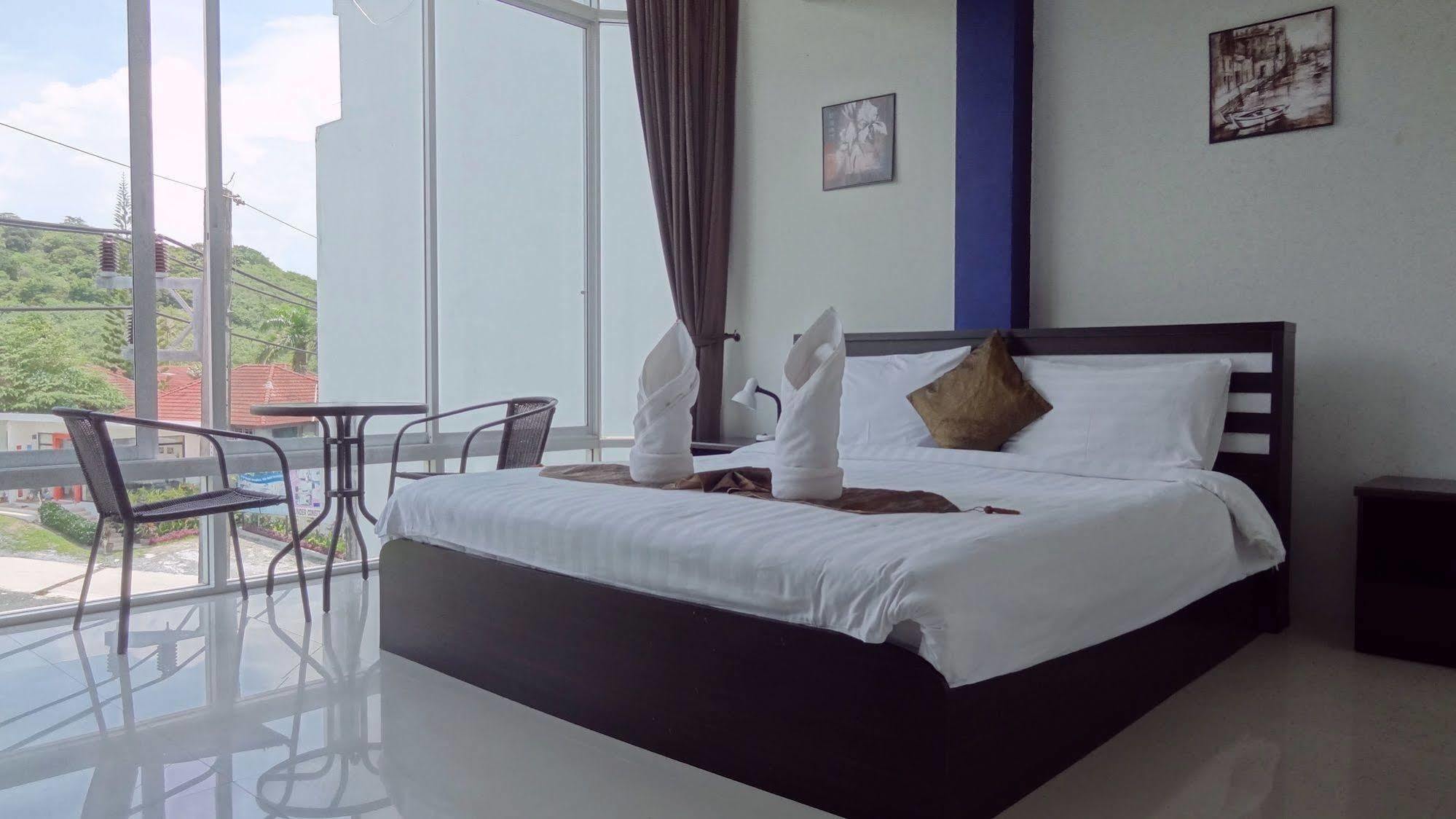 But Different Phuket Boutique Hotel Nai Harn ภายนอก รูปภาพ