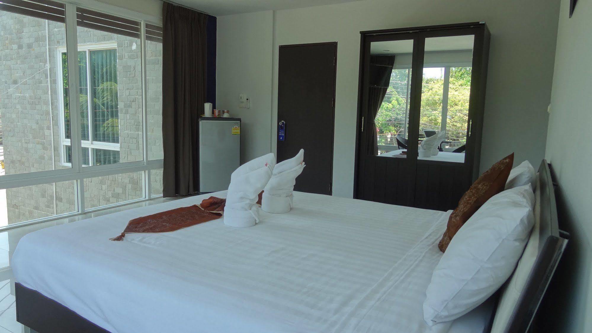 But Different Phuket Boutique Hotel Nai Harn ภายนอก รูปภาพ